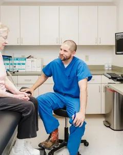 Dr. Kyle Kesler treats the full scope of adult spine conditions, with an emphasis on decompression, motion preservation and fusion procedures.