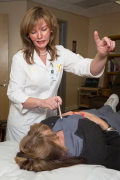 Dr. Mateja de Leonni Stanonik with a patient