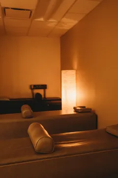 Traction relaxation room
