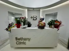 Dr. Shatha Abudamous and a team member