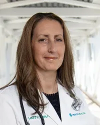 Laura L Graham