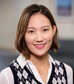 Linda S Hong