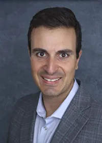 Andres J Yarur