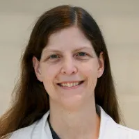 Amber L Traugott