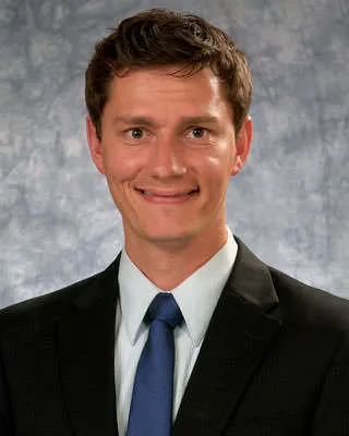 Luke S Ernstberger