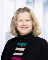 Cynthia J Henry