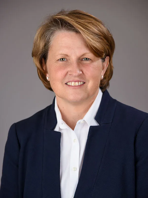 Lisa M Landrum