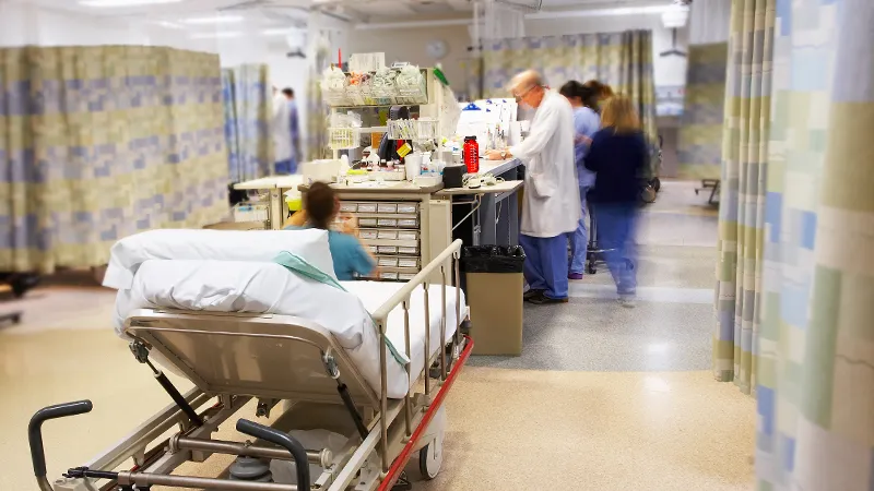 Viele hospitalisierte Erwachsene mit Grippe erhalten in der Notaufnahme ...