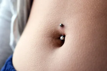 A belly button piercing healing can take up to a year. (Photo credit:  iStock/Getty Images)