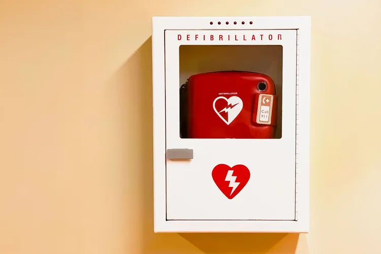 photo of first aid heart defibrillator kit