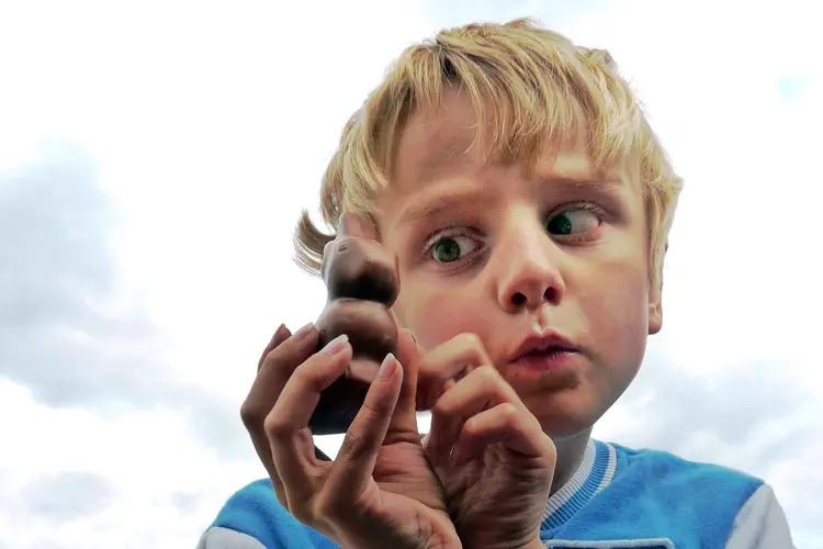 photo of child with lazy eye