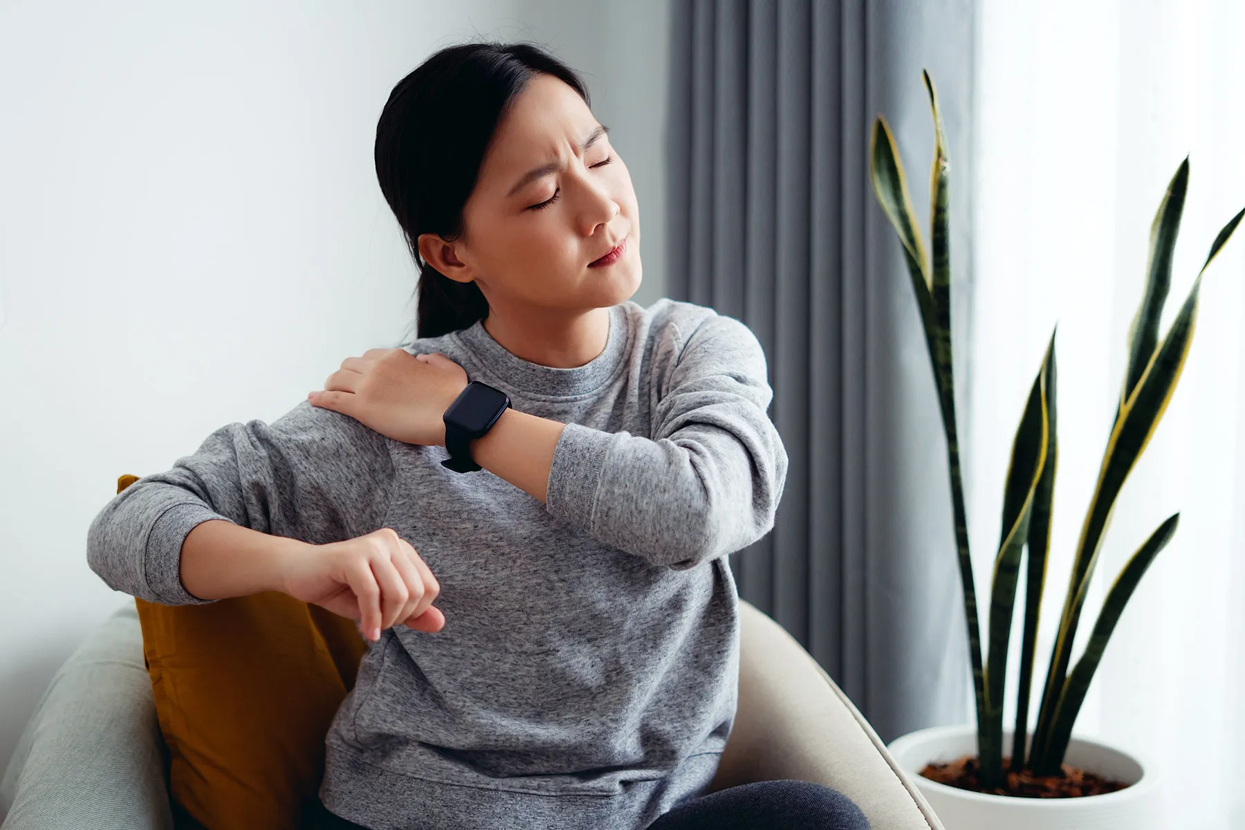 photo of young woman with shoulder pain