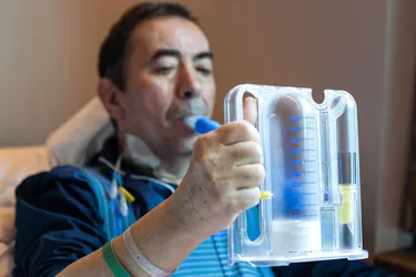 An incentive spirometer is a device that helps exercise and strengthen your lungs when it's difficult to breathe deeply after surgery or because of a chronic condition. (Photo credit: iStock/Getty Images)
