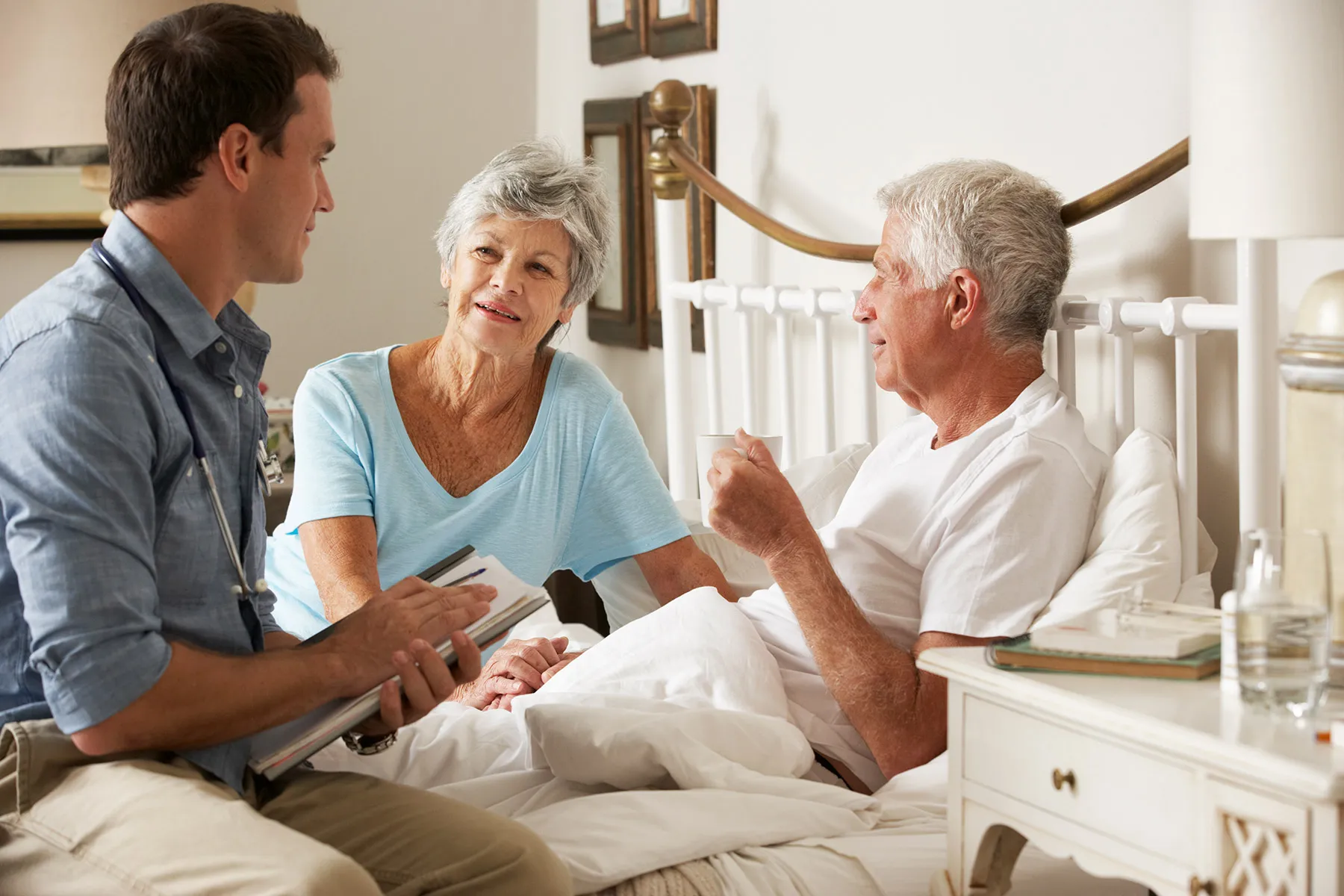 photo of doctor making home hospice visit