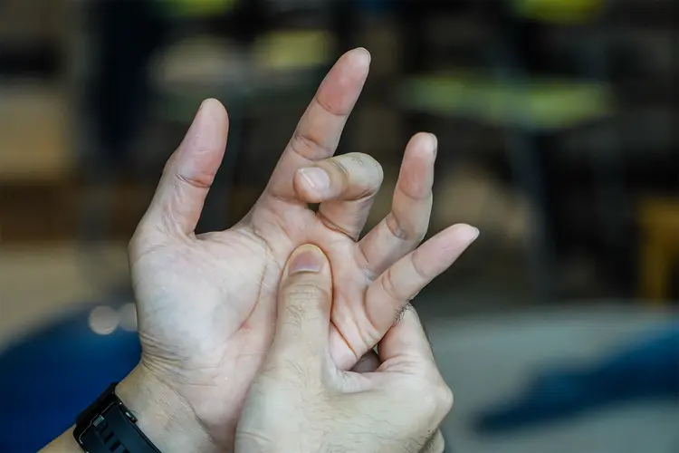 photo of men have relapsed finger locks