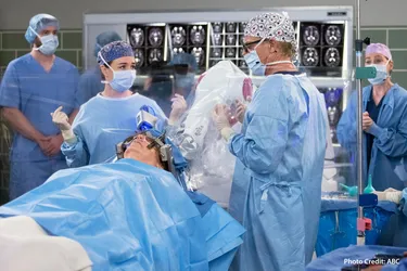 Grey’s Anatomy neurosurgeons perform a “groundbreaking procedure” to cure Parkinson’s.