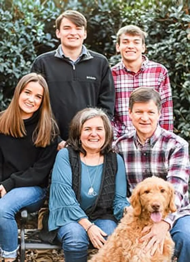 photo of laura nixon family