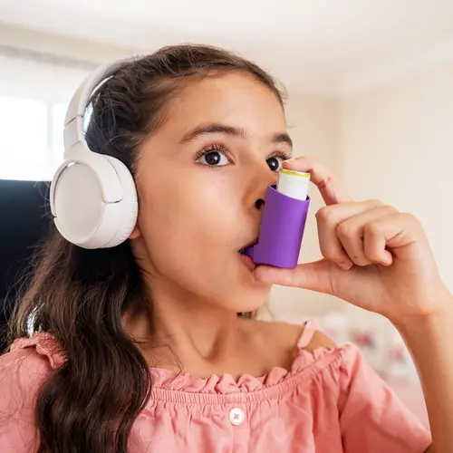 photo of girl using asthma inhaler