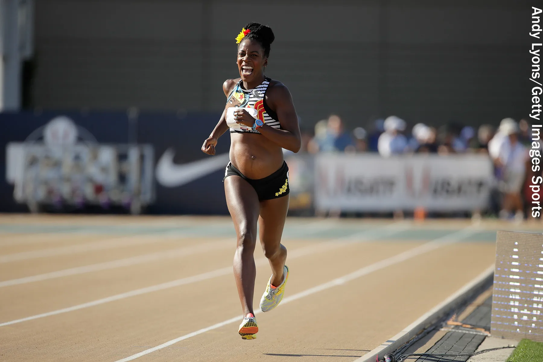 photo of alysia montano running while pregnant