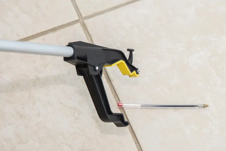 photo of grabber tool