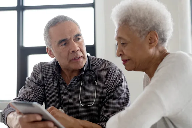 ?Reciben los adultos mayores el cuidado que necesitan de médicos?