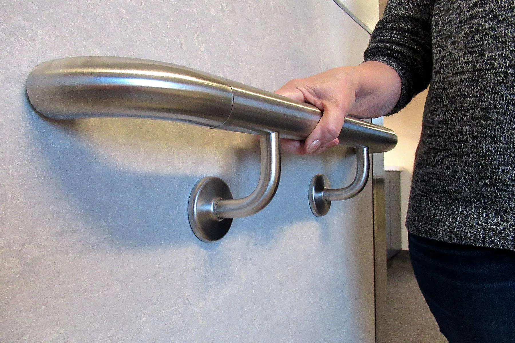 Leg Braces and Other Assistive Devices for MS Patients