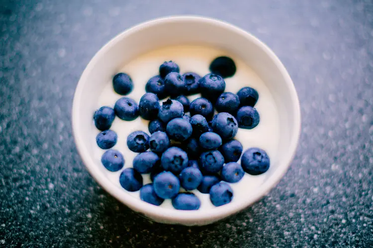 photo of yogurt with blueberries