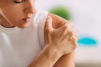 photo of woman with sore shoulder