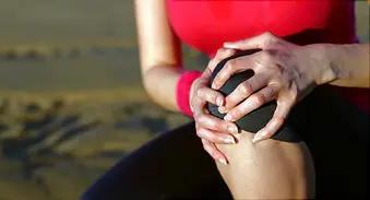 woman with knee pain