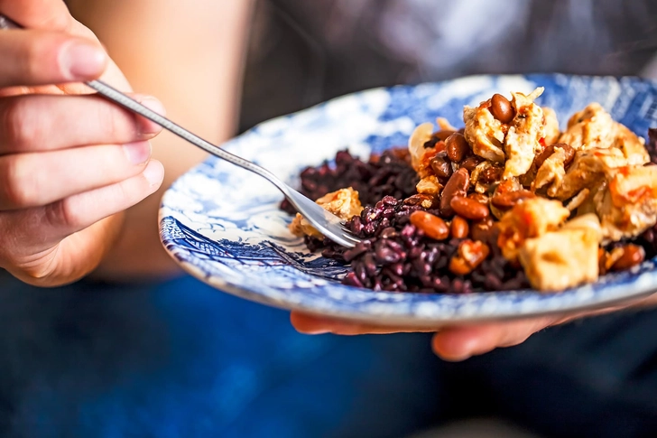 Use Smaller Bowls and Plates Use Smaller Bowls and Plates