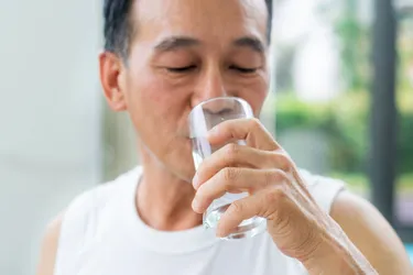 Drinking enormous amounts of water is a sign of polydipsia. (Photo credit: NanoStockk/Getty Images)