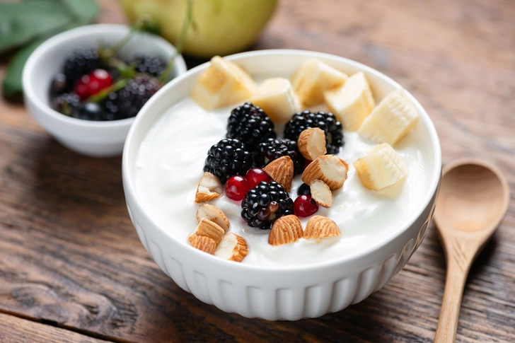Greek Yogurt With Fruit and Nuts Greek Yogurt With Fruit and Nuts