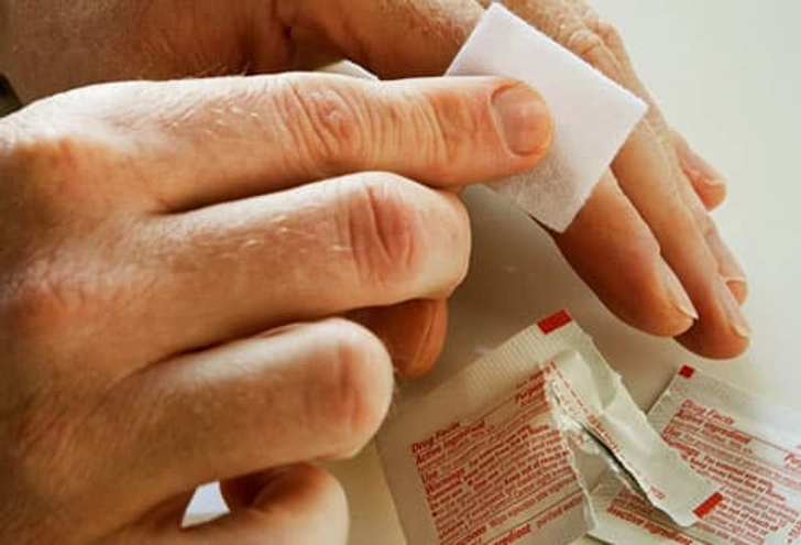 Wipes or Solution for Cleaning a Wound Wipes or Solution for Cleaning a Wound