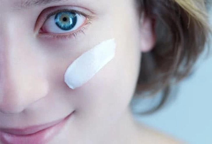 Use Oil-Free Moisturizer Use Oil-Free Moisturizer