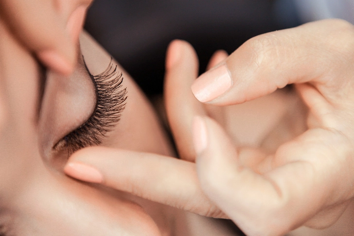 Attach False Lashes Attach False Lashes