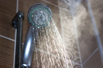 NO te bañes con agua caliente
