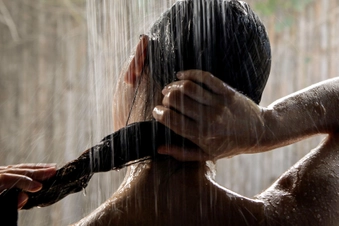 SÍ usa agua tibia cuando te bañes SÍ usa agua tibia cuando te bañes