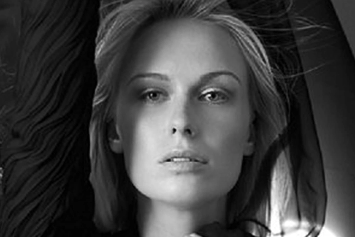 CariDee English