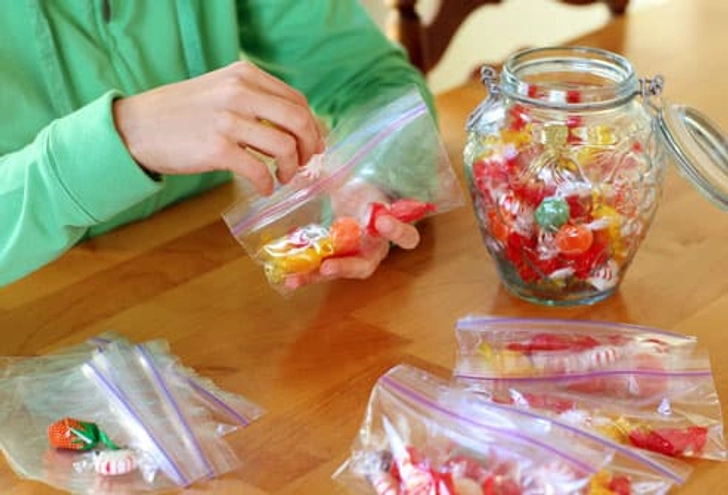 Prepare Emergency Snack Packs Prepare Emergency Snack Packs