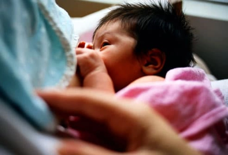 Breastfeeding vs. Bottle Feeding