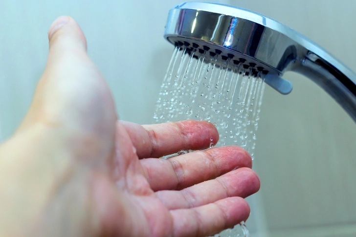 Don’t: Apply Heat on Frozen Hands Don’t: Apply Heat on Frozen Hands