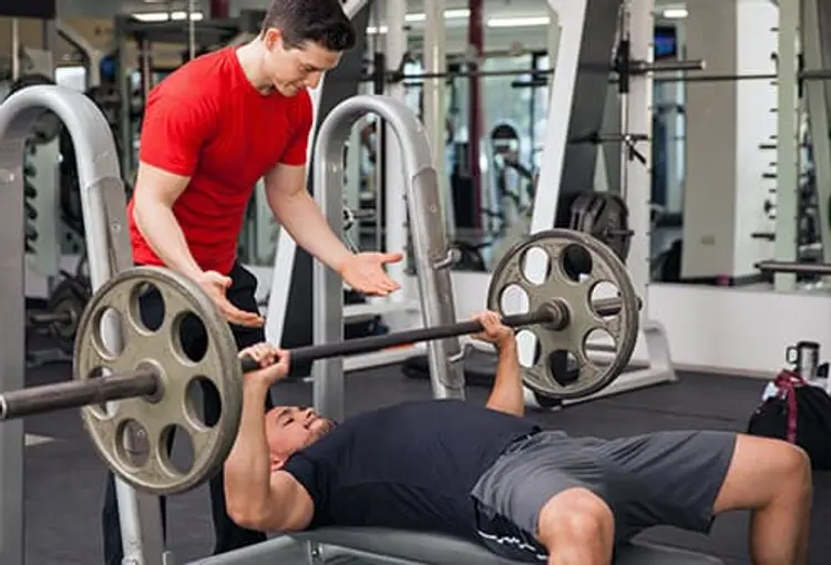 493ss_getty_rf_man_doing_bench_press