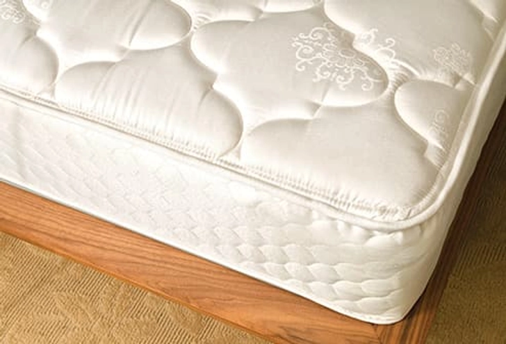 Do: Look for Bedbugs in Furniture Do: Look for Bedbugs in Furniture