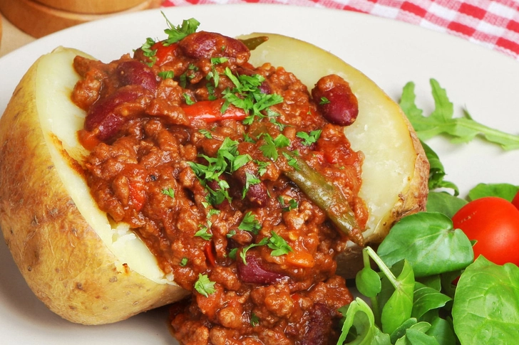 Baked Potato With Chili