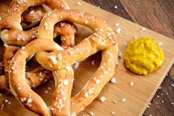 Pretzels With Mustard or Hummus