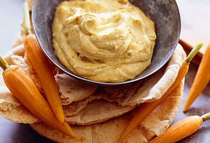 Hummus with Carrots and Pita