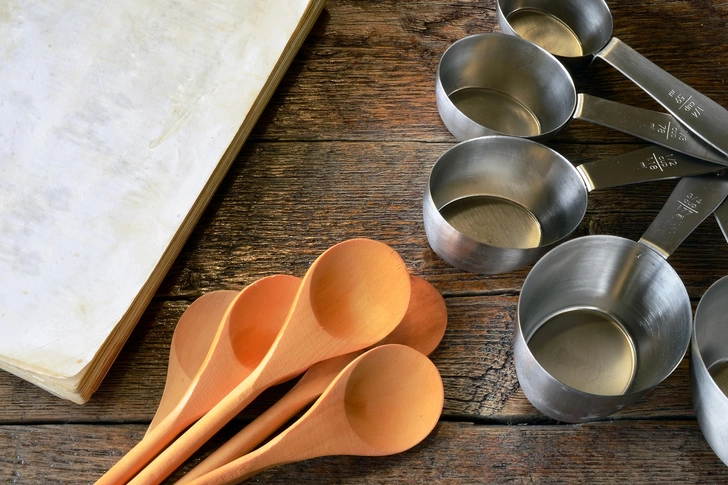 Use Measuring Cups and Spoons Use Measuring Cups and Spoons
