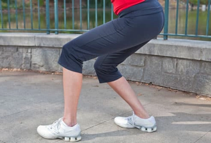 Staggered-Stance Squat Staggered-Stance Squat