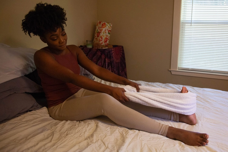 Foot Cramps: Towel Stretch Foot Cramps: Towel Stretch