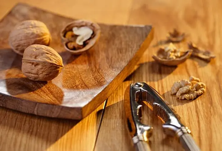 Walnuts: Omega-3s by the Handful Walnuts: Omega-3s by the Handful